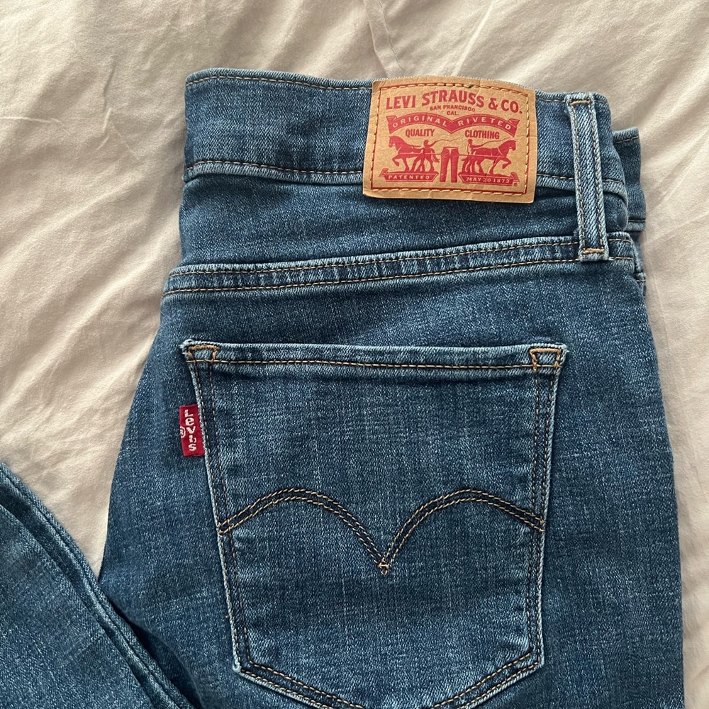 Levi’s - Picture 2 of 5